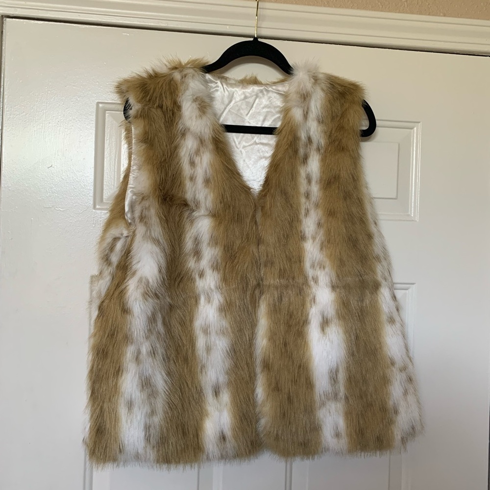 Faux Fur Vest with White Satin Lining NWT 🌴